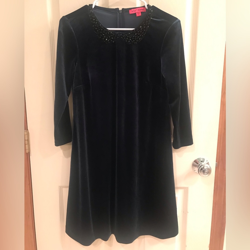 EUC Betsey Johnson size 4 green velvet dress